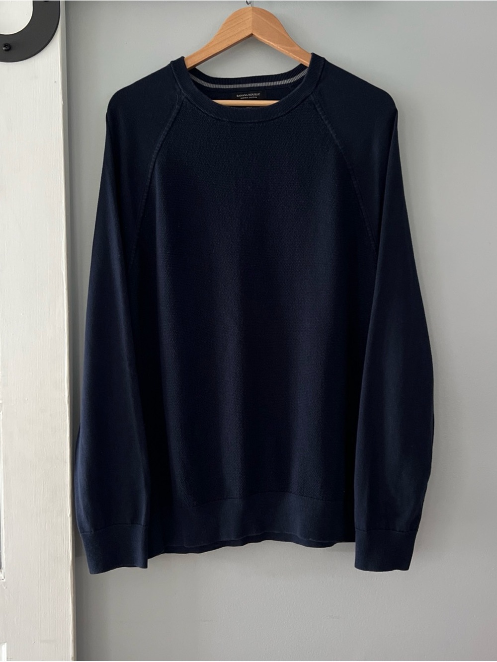 Banana Republic Men’s Supima Cotton Knit Crewneck Raglan Sleeve Navy Tee